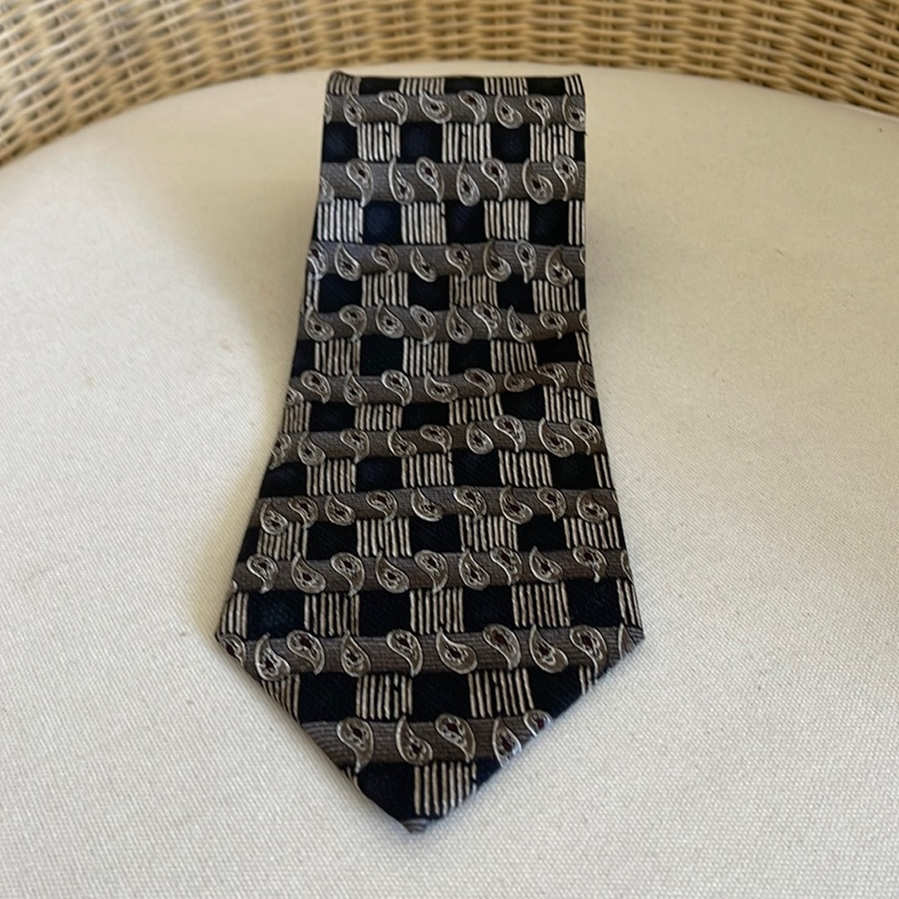 Vintage Perry Ellis Portfolio 100% Imported Italian Silk  Paisley Neck Tie